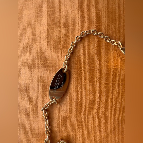 LOUIS VUITTON Essential V Bracelet & Gold Metal Ring. Size S, NEW - Picture 5 of 9